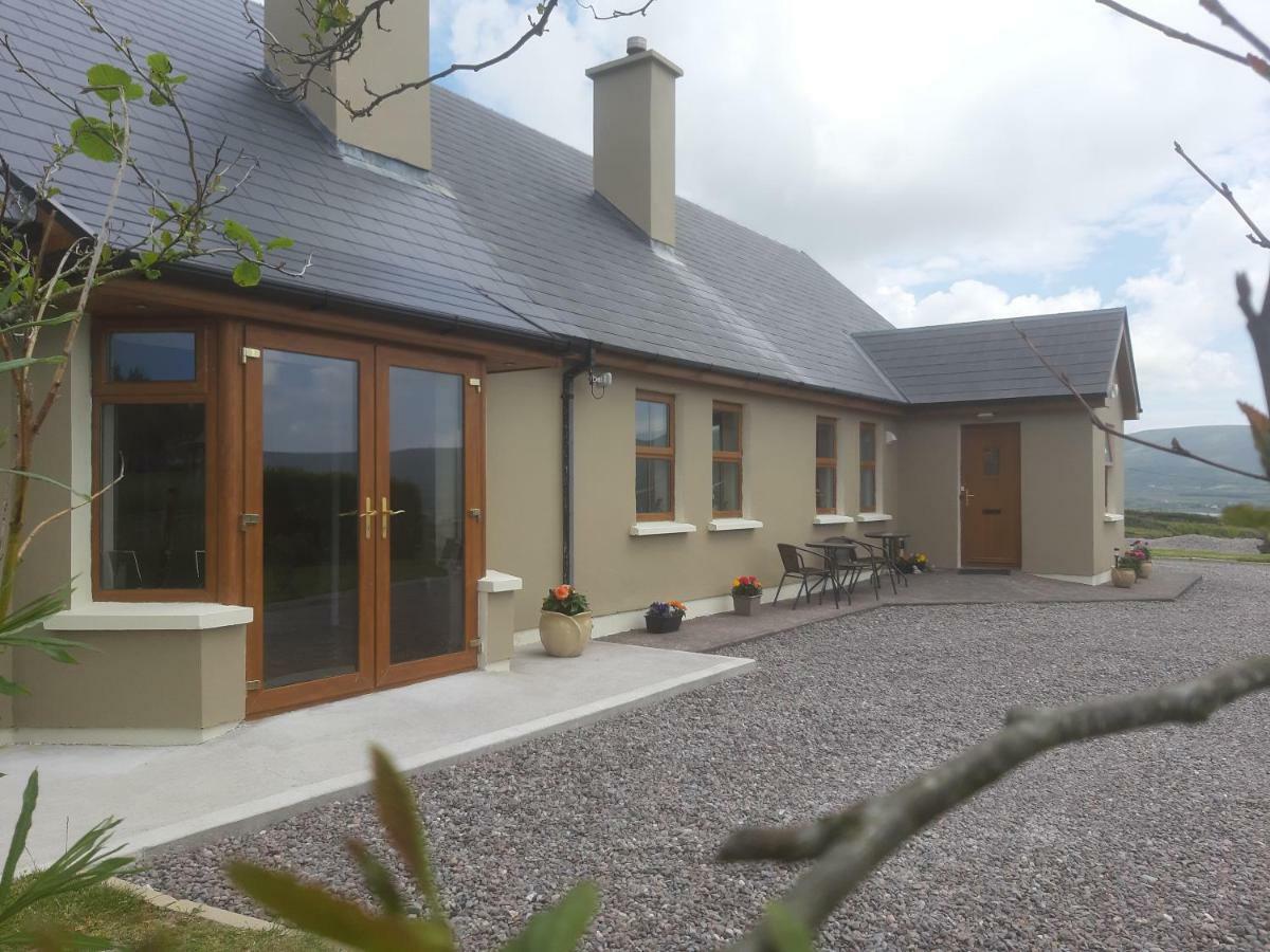 A New U Country Cottage Clynacartan Luaran gambar