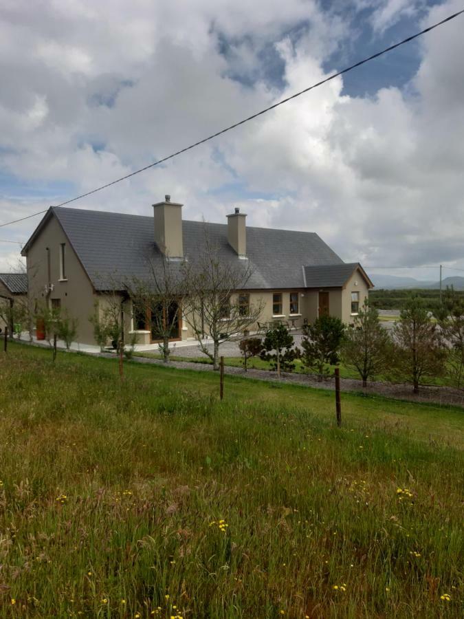 A New U Country Cottage Clynacartan Luaran gambar